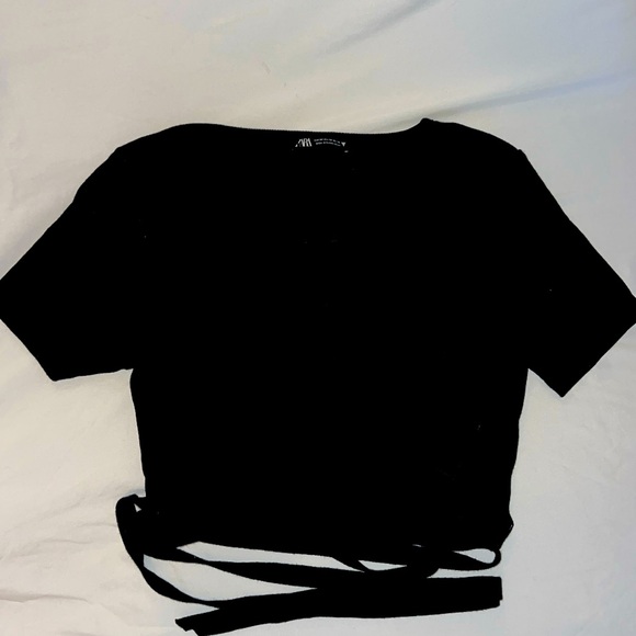 Zara Tops - Black crop top | size: small